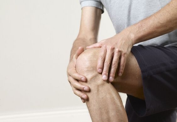 The degenerative-dystrophic disease osteoarthritis manifests itself as pain in the joints